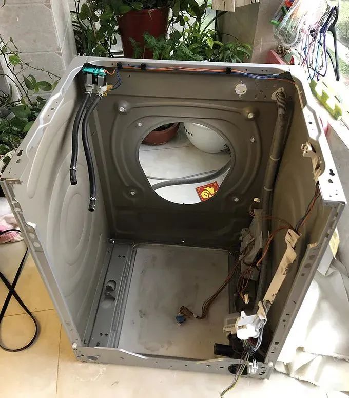 滚筒洗衣机结构复杂 如何将滚筒洗衣机清洗干净